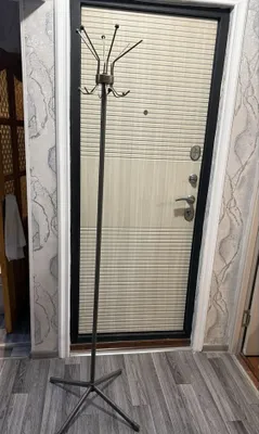 Вешалка в прихожую для верхней одежды