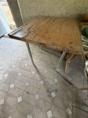 Стол с железными ножками 1