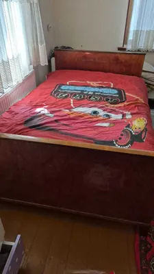 Продам б/у кровать с матрасом.