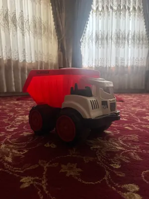 Игрушечная машинка 1