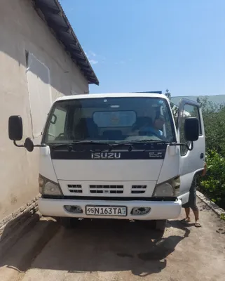 Продаётся Isuzu грузоподъёмностью 5 тонн, собранный из автобуса 2001 года. 1