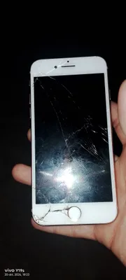 iPhone 7 64 ГБ, разбит один экран, 150 тысяч, рабочий 1