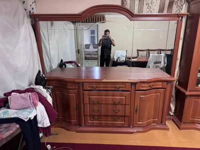 Mehmonhona uchun komod stenka va shkaf srochni sotiladi 1