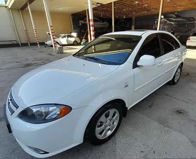 Белая Lacetti Gentra 1