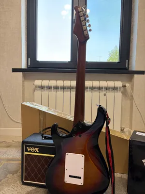 VOX kombo kuchaytirgichi bilan Cort elektro gitarasi 4