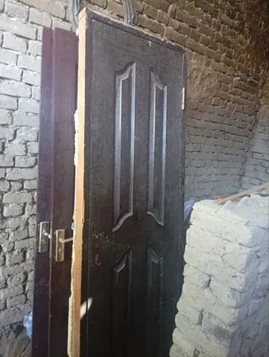 Продаётся деревянная дверь 1