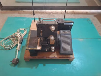 Elektr tikuv mashinasi (overlok) 1