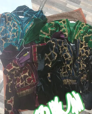 Yangi oqshom liboslari sotiladi