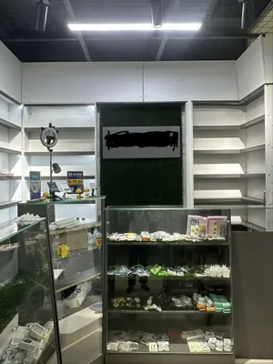 Продаются витрина и полка 1