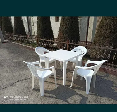 Пластиковый стол и стул 6