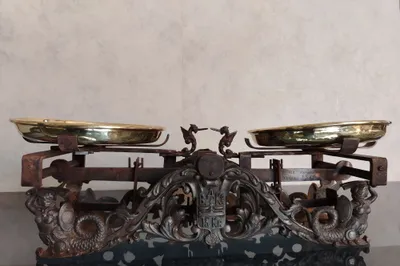 1903-yilda ishlab chiqarilgan «Jangovar suv parilari» kosali tarozisi 1
