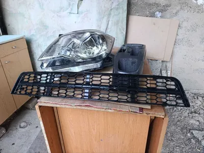 Продаю фара правая бар и облицовка