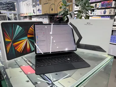 iPad Pro 12.9 M1 + Original Keyboard 1