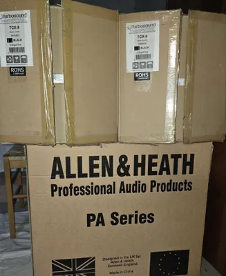 Колонки Turbosound и микшерный пульт Allen & Heath 1