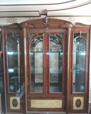 Срочно продаётся сервант 1