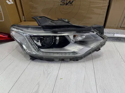 Правая передняя фара Chevrolet Traverse 2020 года 1