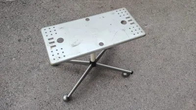 Железный стол ретро