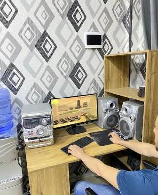 Продаются компьютер, колонка и компьютерный стол по низкой цене 1