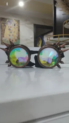 Steampunk uslubidagi golografik ko‘zoynaklar 1
