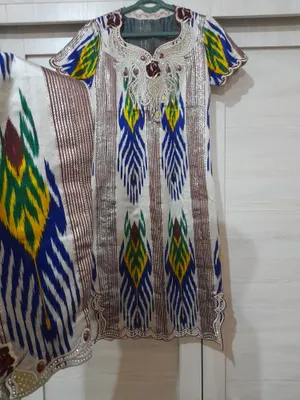 Нужно атласное платье