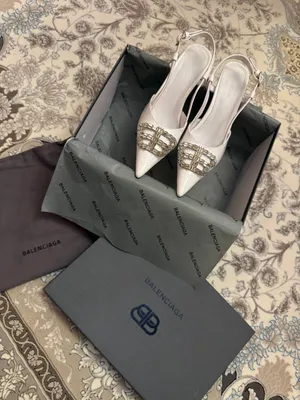 Balenciaga tuflilari (ayollar uchun): 1