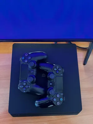 PlayStation 4 Slim 1