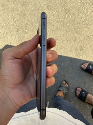 Гарантийный IPHONE 11 1
