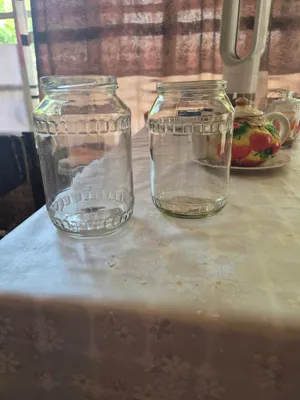 Yaxshi holatdagi bir litrlik bankalar