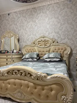 Итальянская мебель: шкаф, кровать, трюмо, 2 тумбы. 4