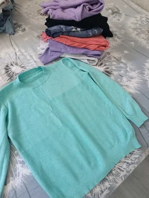 Продам женские свитора