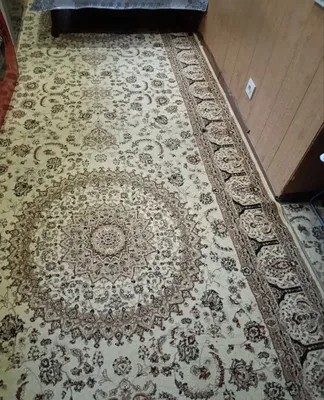 Продаётся ковёр 2,5 на 3,5 м