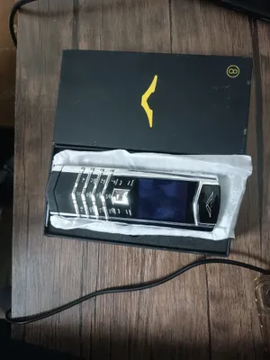 Продаётся кнопочный телефон VERTU signature