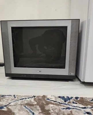 Телевизор LG продаётся