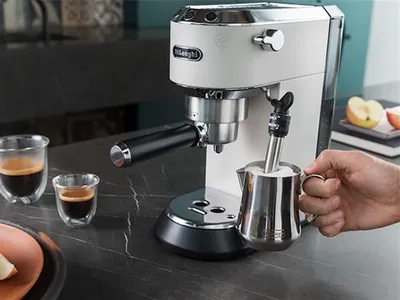 Karrubkali qahva qaynatgich DeLonghi EC685.W 1