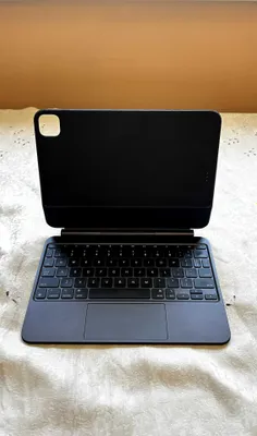 iPad Air 11‑inch (M4) uchun klaviatura — US English — Black 1