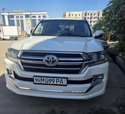 Toyota Land Cruiser avtomobili sotiladi 1