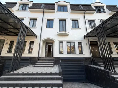 Yakkasaroyda 250 m² uy sotiladi 1