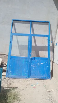 Двустворчатая дверь Akfa. Состояние среднее.