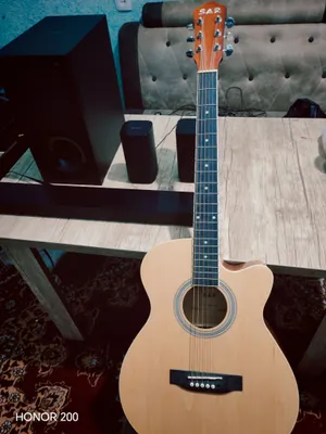 gitara sotiladi holati yangi 800 minga 1