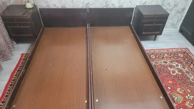 Ikkita karavot va ikkita yotoq yonidagi tumbochka sotiladi