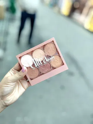 ULTRA BEAUTY — палетка для контуринга и хайлайтинга 1