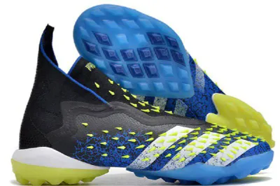 Сороконожки Adidas Predator Freak 1