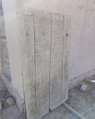Eski darvoza naqshli