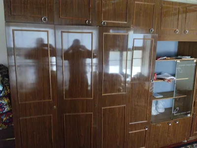 Shkaf stenkalari bilan 1