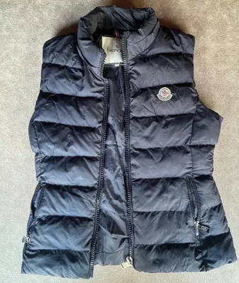 Утепленный пуховый жилет Moncler 1