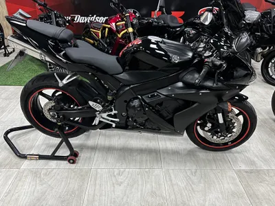 YAMAHA R1 1