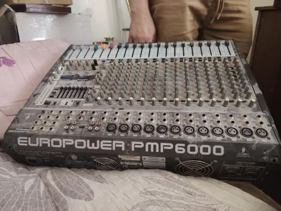 Активный микшерный пульт Behringer Europower