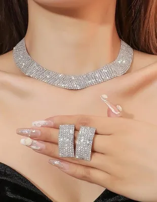 Женское украшение 1