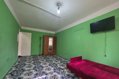 Zudlik bilan fargona shaxar frunze masifda 1xonali kv ijaraga beriladi 1