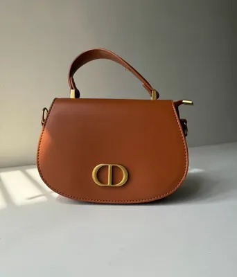 Ayollar uchun Dior sumkasi
